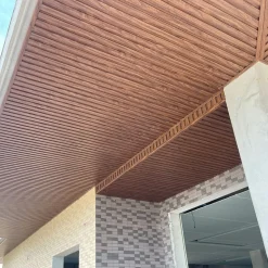 Thi công Trần nhựa giả gỗ Hobiwood – Sự Lựa Chọn Hoàn Hảo Cho Ngôi Nhà Của Bạn
